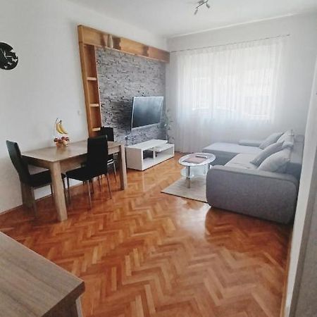 Apartman Dora Apartment Pula Exterior foto
